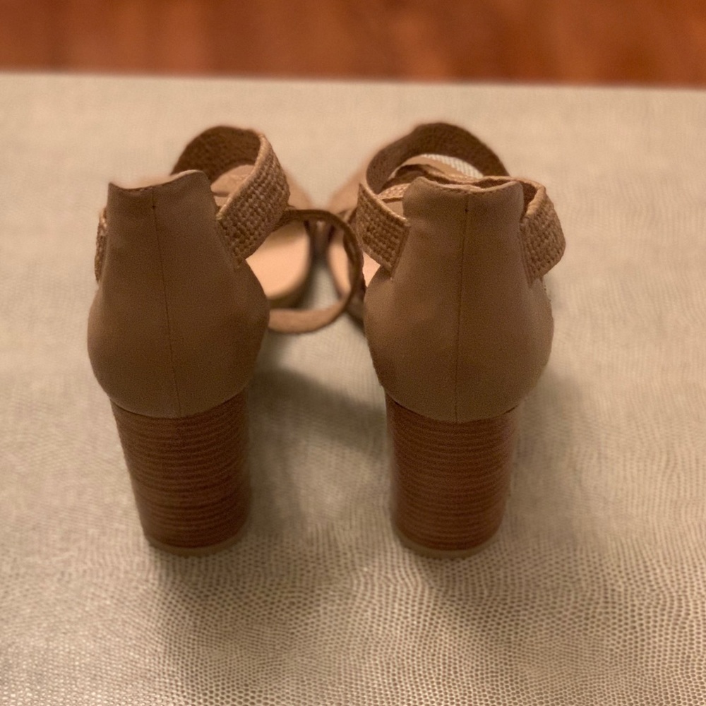 Classy Heels - image 4